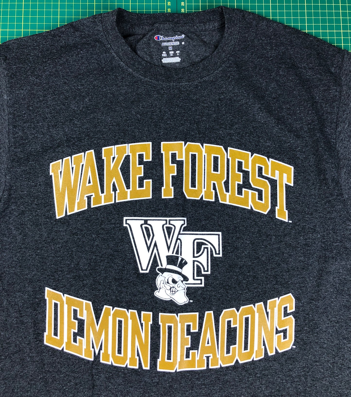 CHAMPION DEMON DEACONS TSHIRT - M-