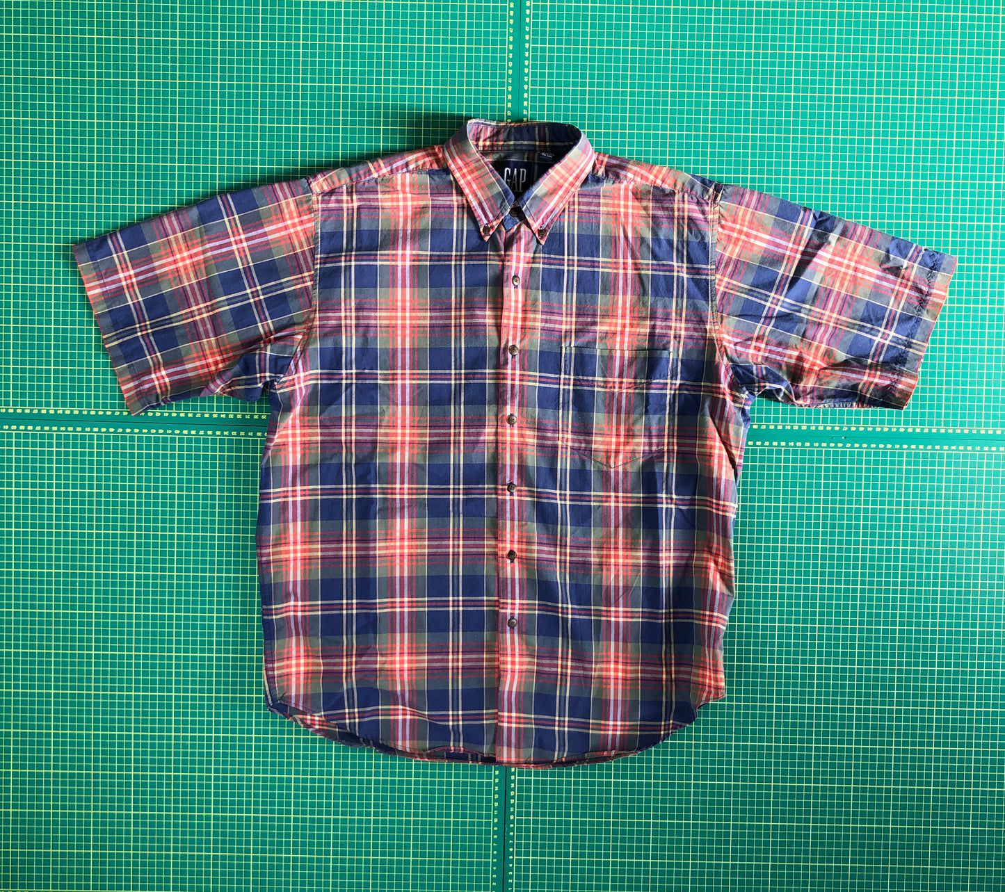 VINTAGE GAP PLAID SS BUTTON UP -L-