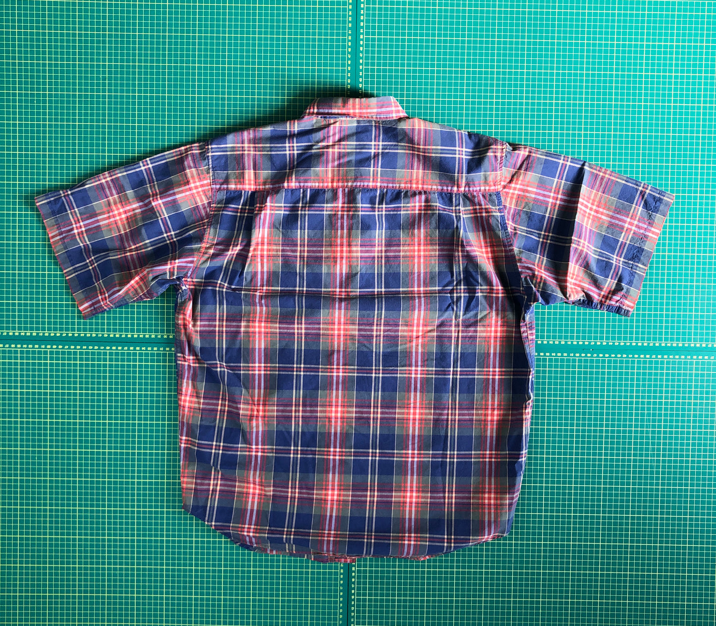 VINTAGE GAP PLAID SS BUTTON UP -L-