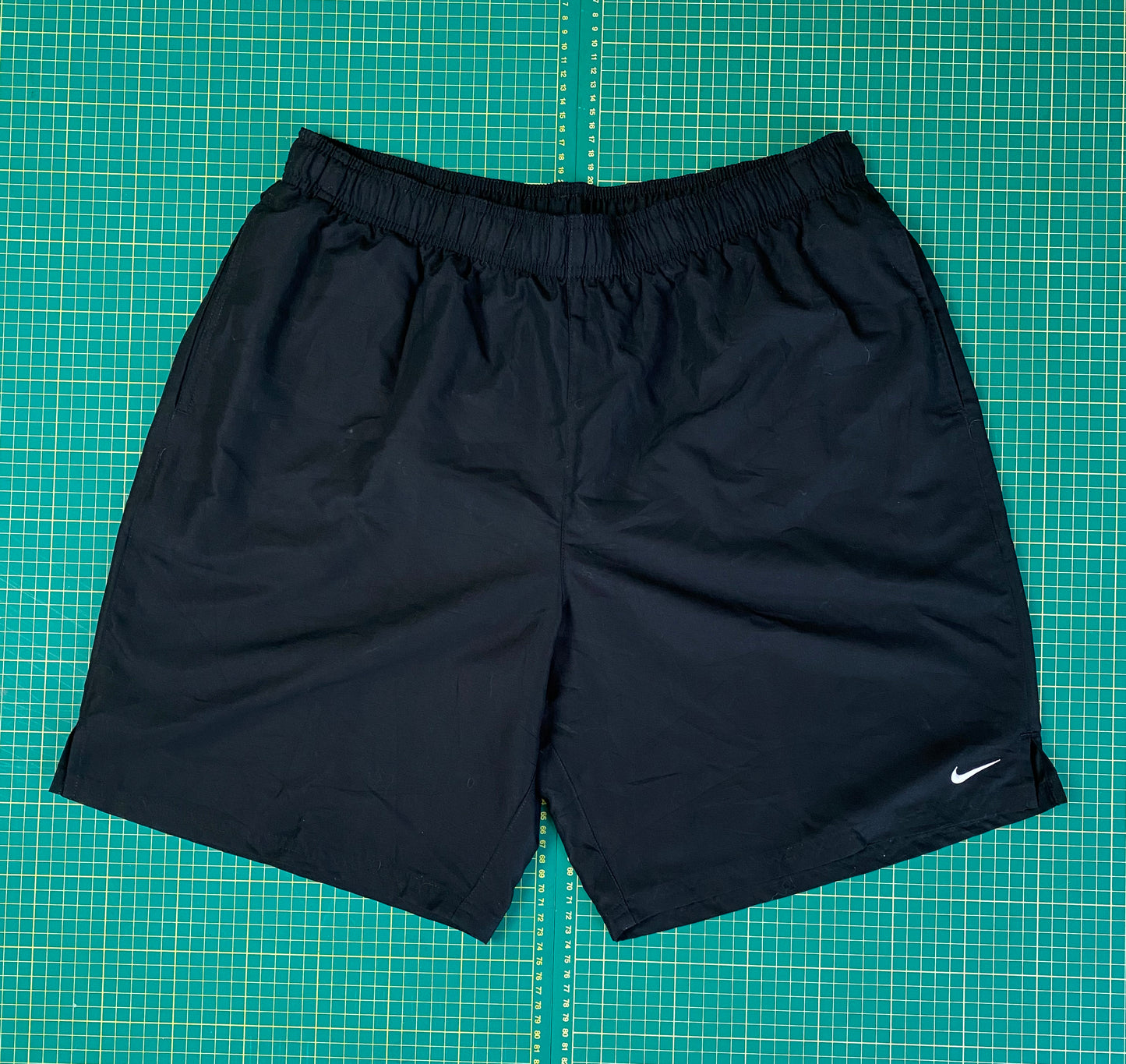 NIKE SMALL CHECK SHORTS -XL-