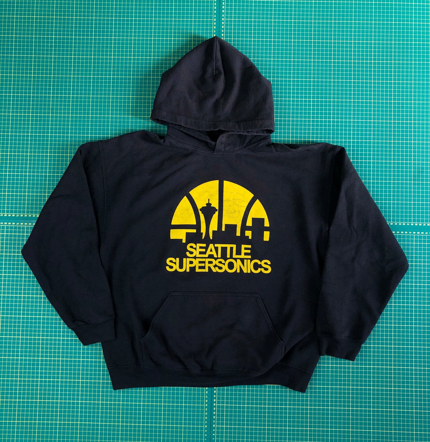 VINTAGE/BOOTLEG SEATTLE SUPERSONICS HOOD -L-