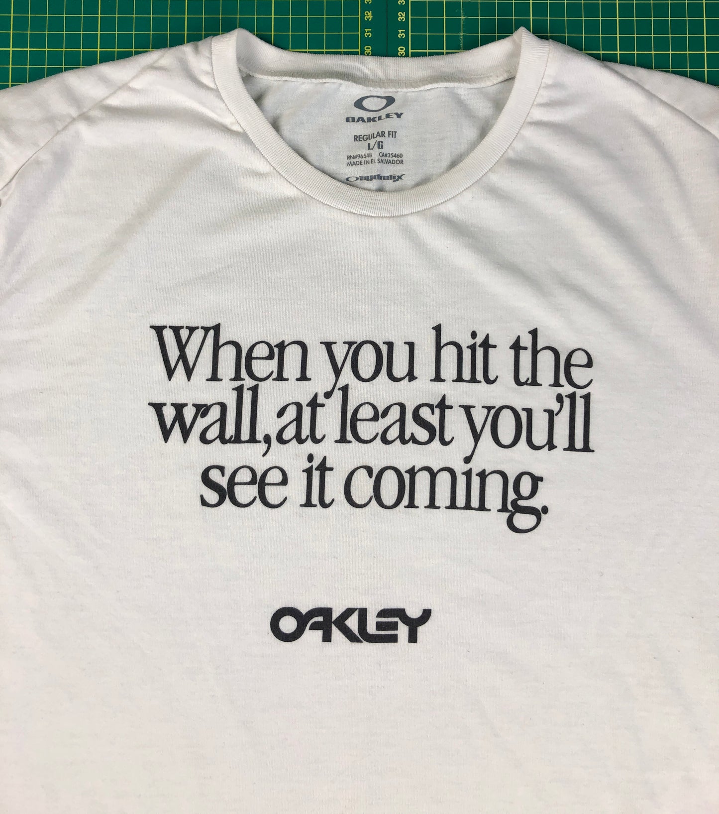 OAKLEY SLOGEN TSHIRT -L-